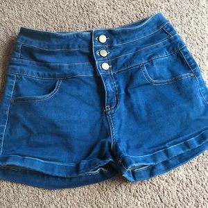 High waisted stretchy denim shorts!